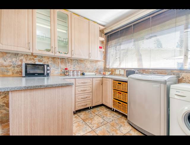 5 BEDROOM FREEHOLD FOR SALE IN MORET